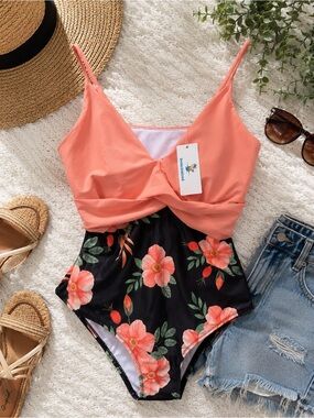 Beachsissi Floral One-Piece Swimsuit
Size: XL
Condition: New With Tags (NWT)